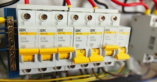 Монтаж УЗО - установка по доступной цене от 368 руб в Верхней Пышме от ЭлектроВрх